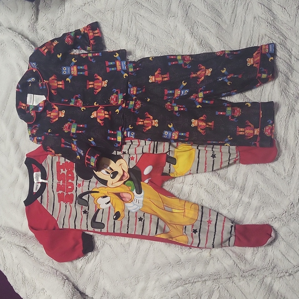 2 Boys pajamas pjs lot 2T Mickey Mouse Disney Pluto robots footies buds